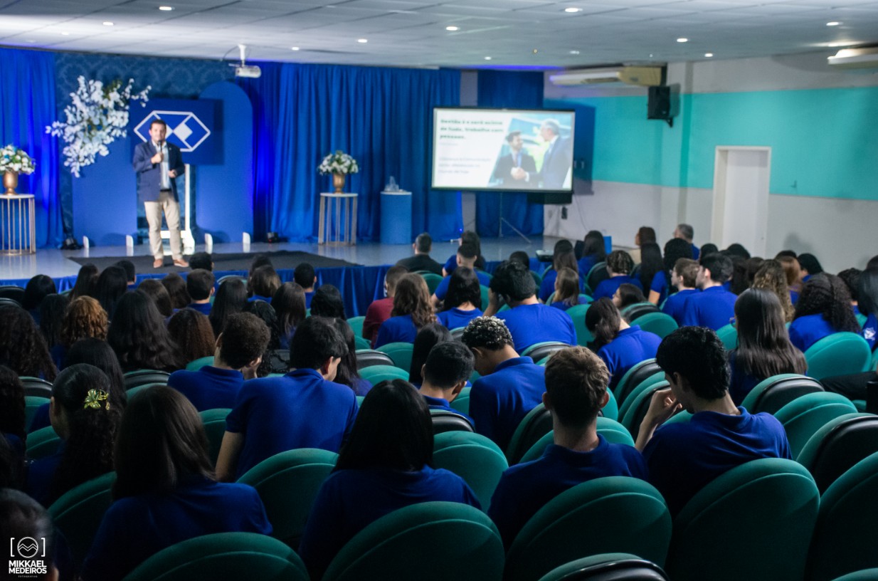 CRA-CE marca presença em Guaraciaba do Norte com palestra sobre os 60 anos da Administração